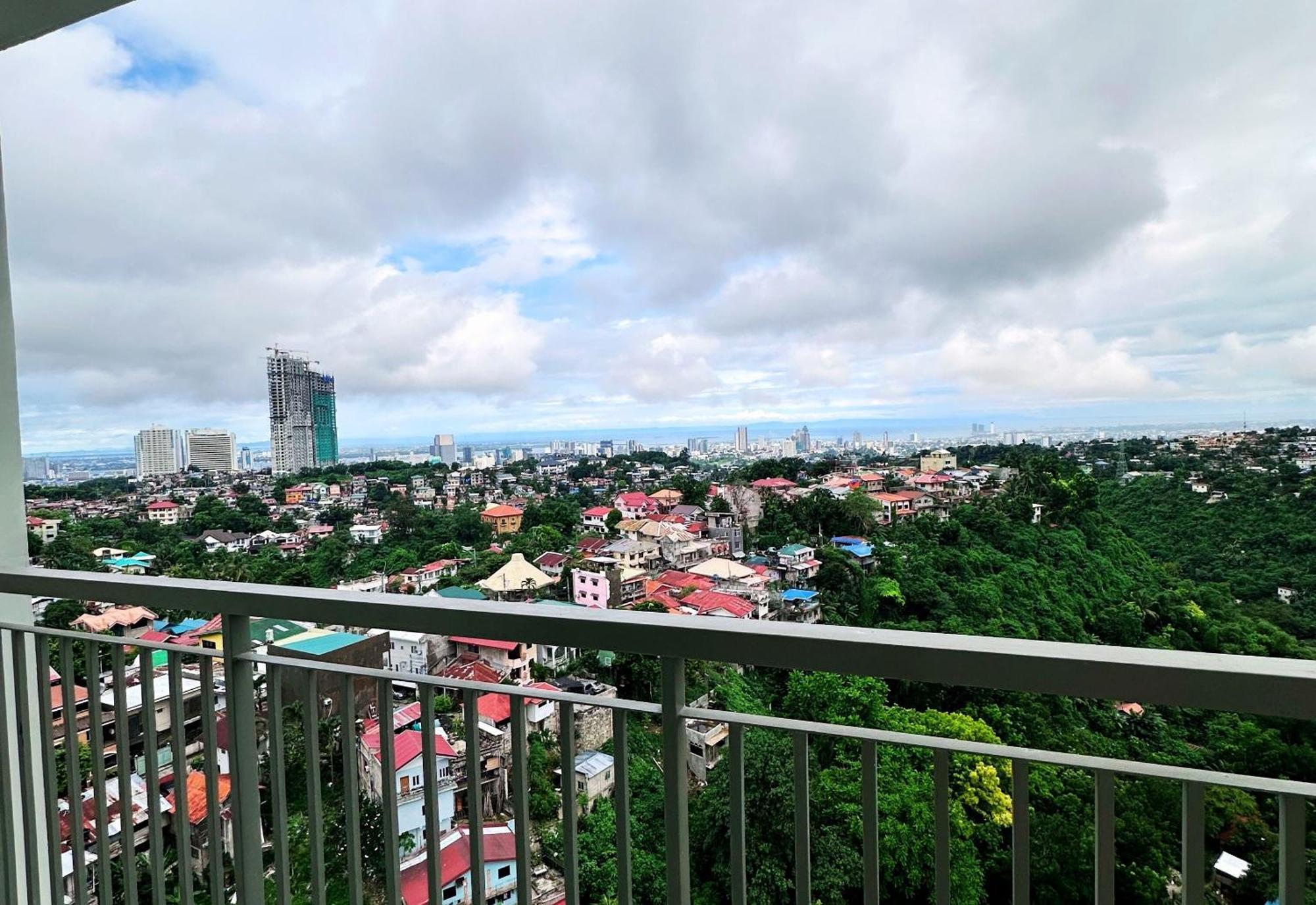 Hotel Hayat Sky Towers Cebú Exterior foto