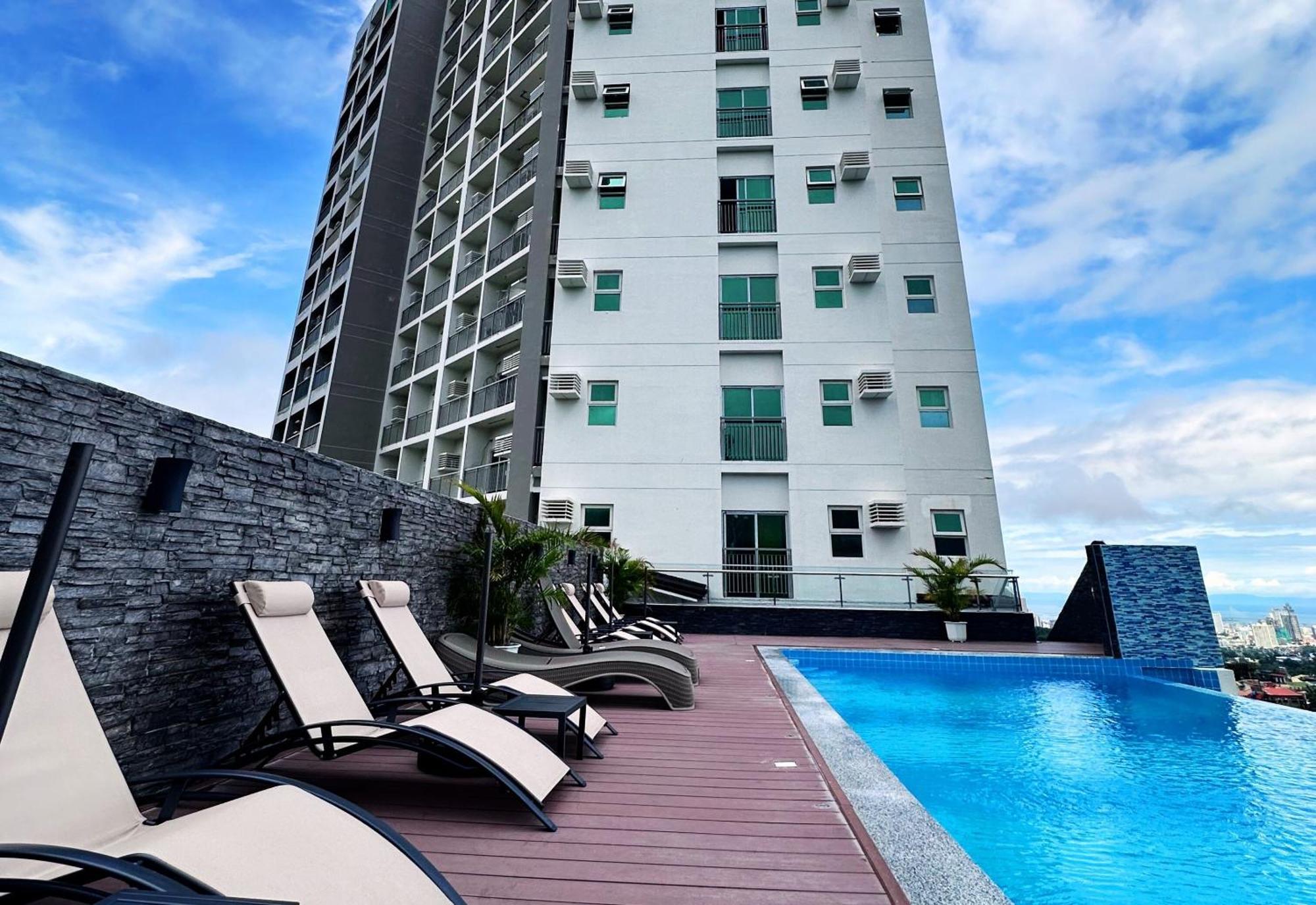 Hotel Hayat Sky Towers Cebú Exterior foto