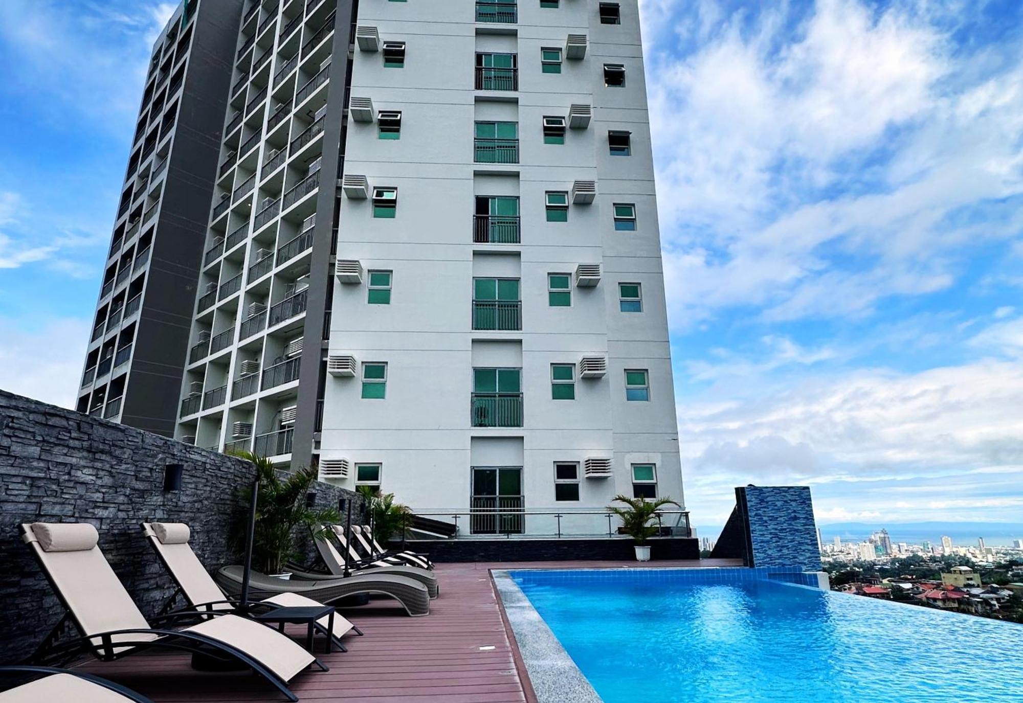 Hotel Hayat Sky Towers Cebú Exterior foto